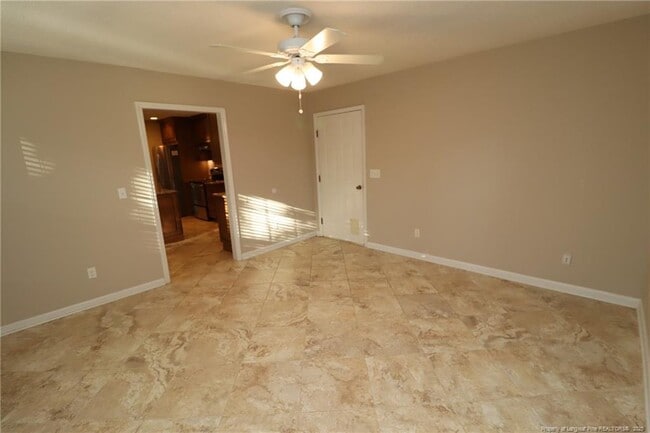 Building Photo - 211 Amberglow Pl