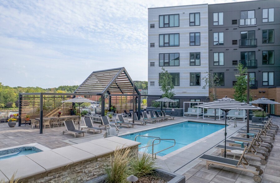 Pool Sundeck - Avidor Minnetonka 55+ Active Adult Apartment Homes