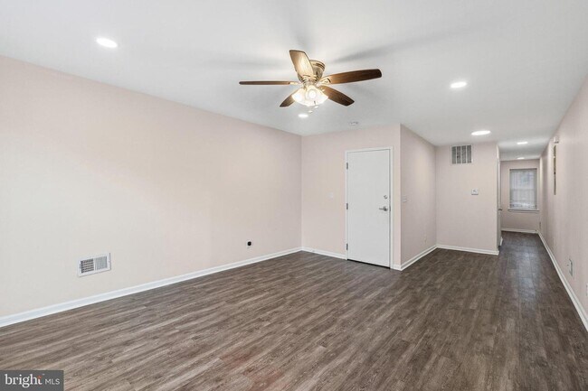 Building Photo - 2217 Linden Ave