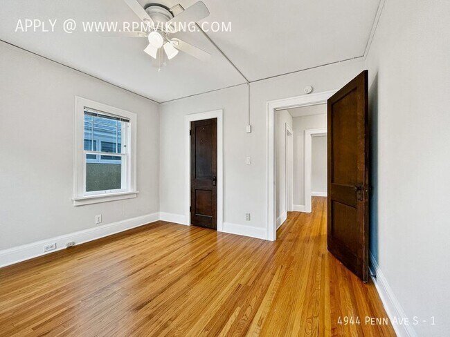 Building Photo - Exceptional 2br 1ba Lower Duplex Unit ~Dep...