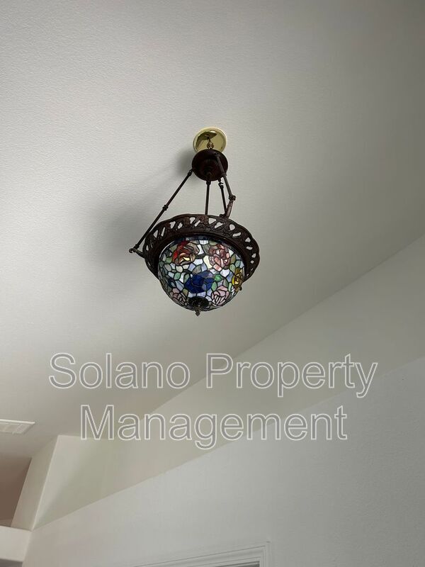 Building Photo - 542 Fiesta Ct