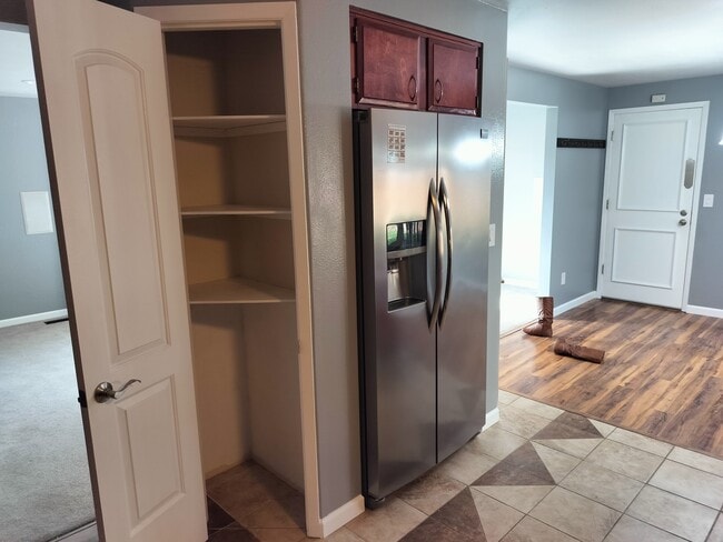 Building Photo - 130 NW Carrie Cir