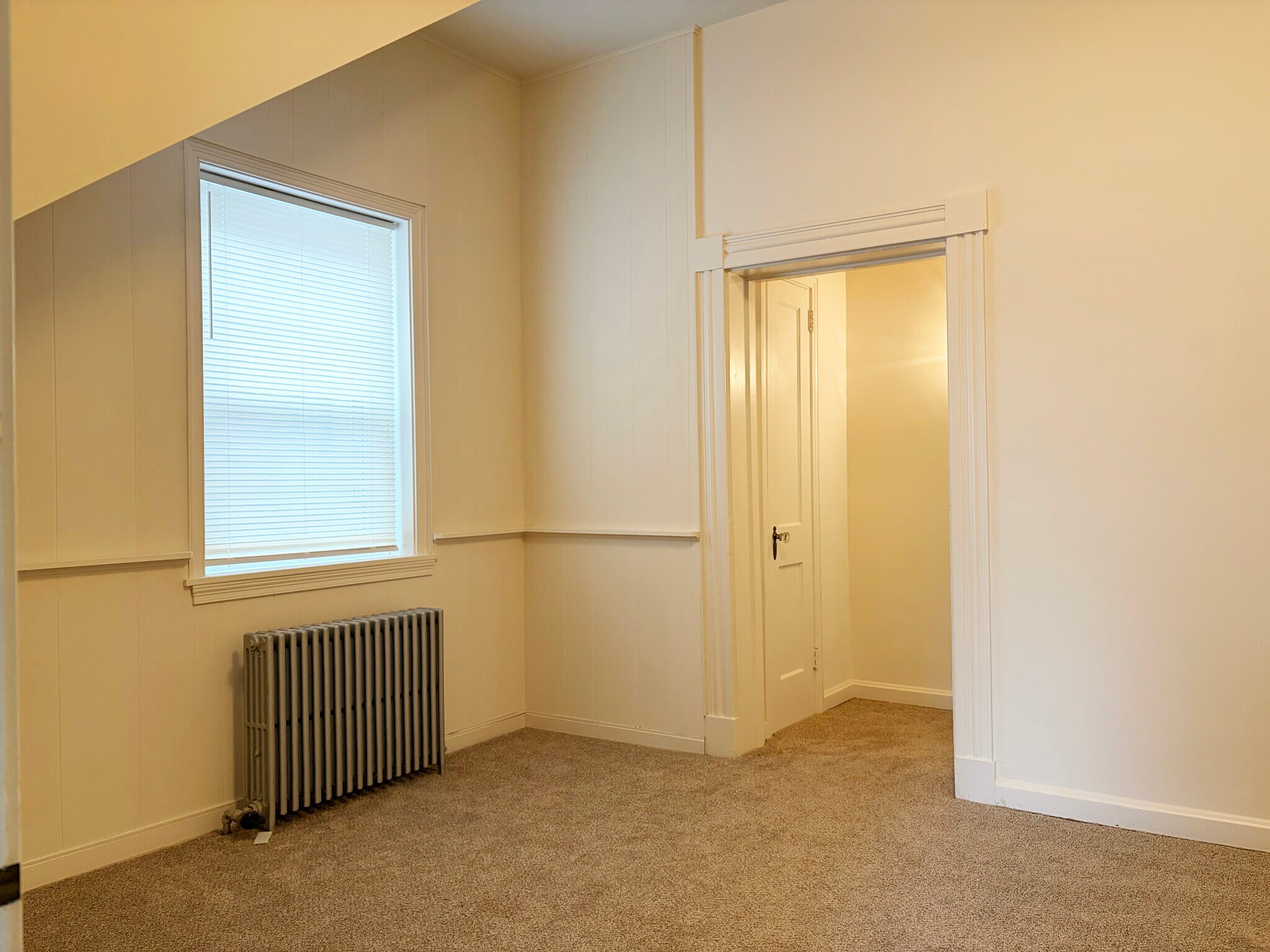 Building Photo - 19 W Main St