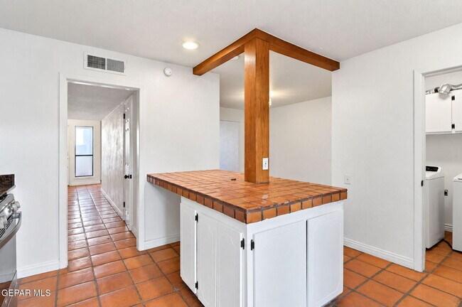 Building Photo - 201 Mulberry Ave