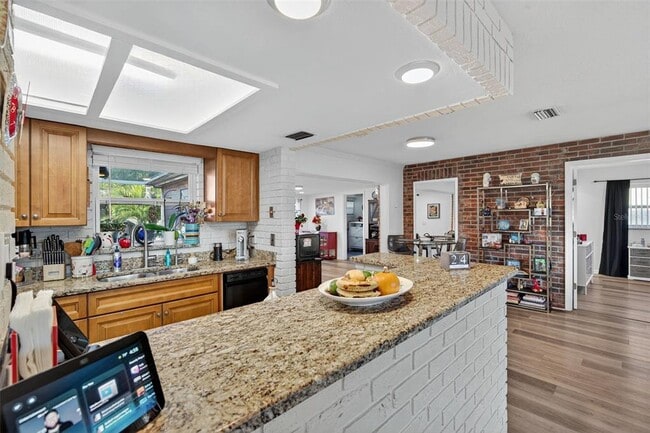 Building Photo - 11761 80th Ave