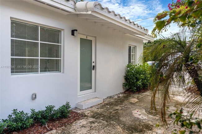 Building Photo - 515 NE 67th St