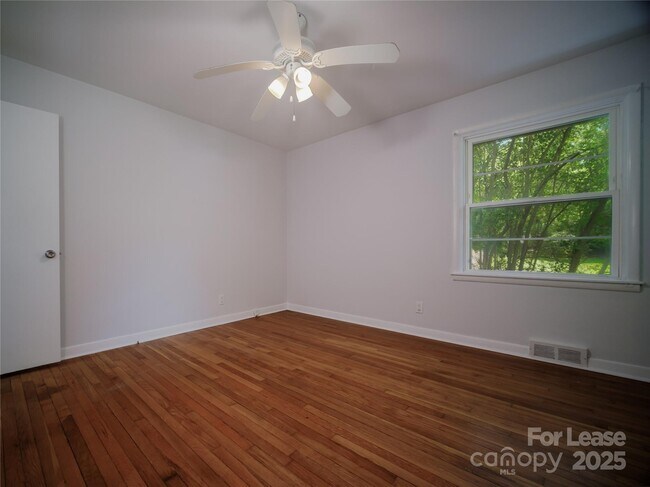 Building Photo - 1123 Lynbrook Dr