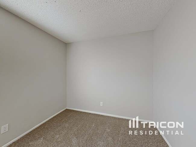 Building Photo - 11222 N 80th Dr