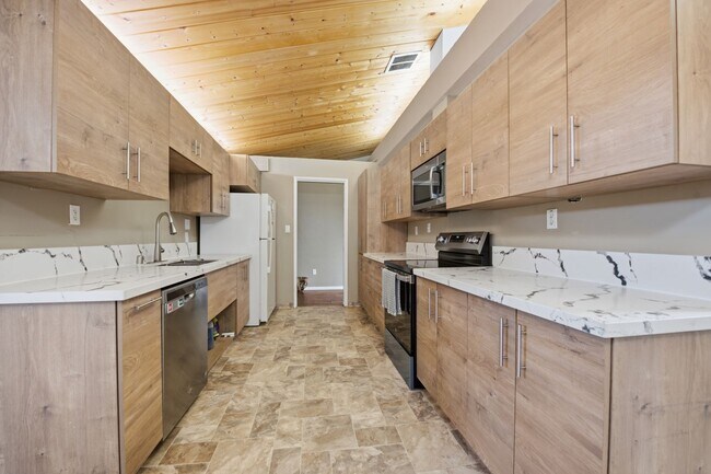 Building Photo - 5231 Remington Rd