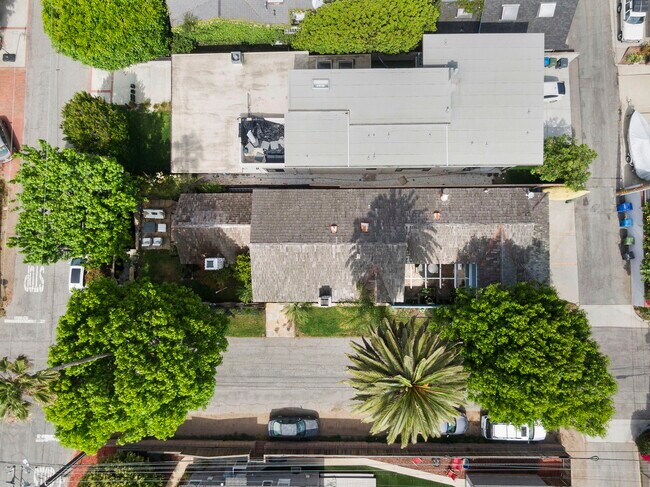 Building Photo - 669 35th St