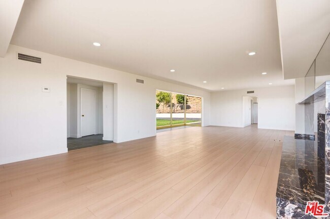 Building Photo - 1682 Larco Way