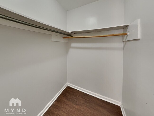 Building Photo - 6575 Ridgewood Rd