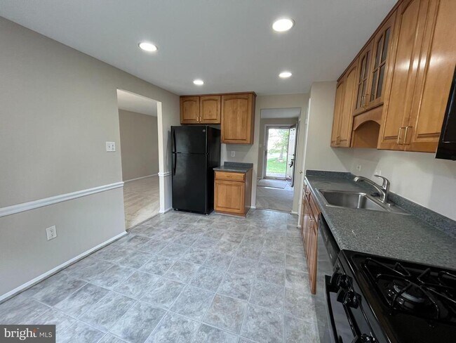 Building Photo - 15705 Anamosa Dr