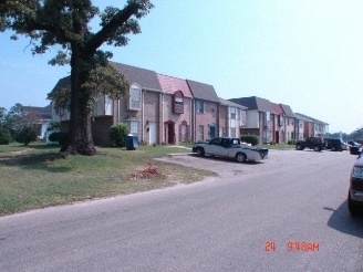 Primary Photo - 210 Halsey St