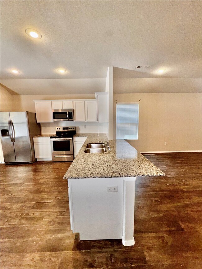 Building Photo - 1334 S Kingfisher Ln