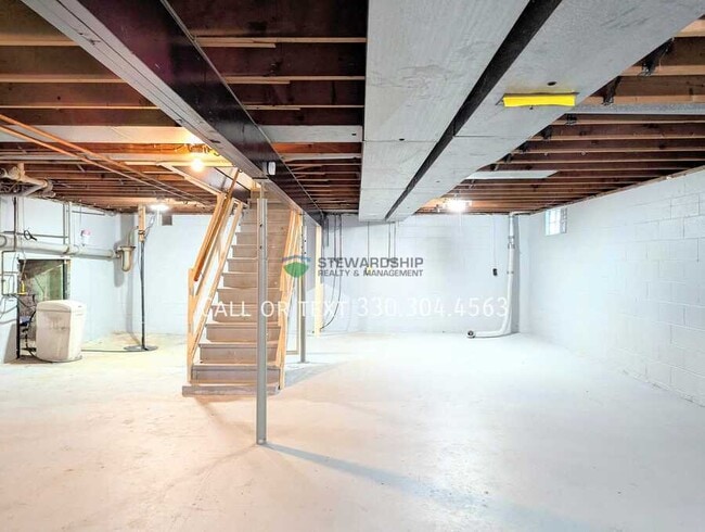 Building Photo - 1060 Richard Ave SW