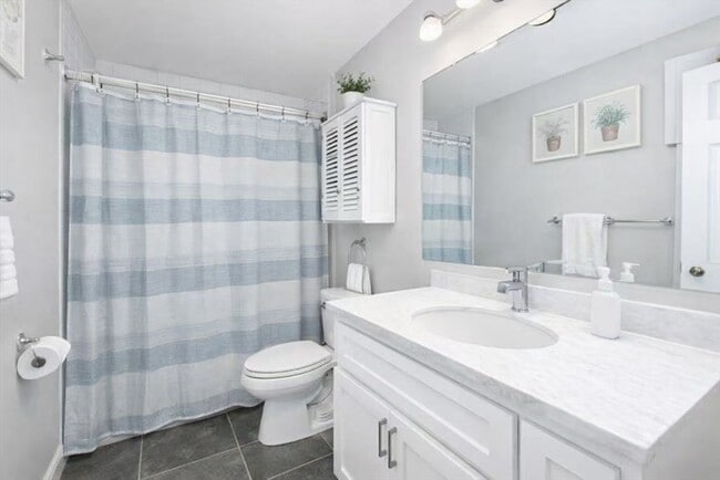 Building Photo - 198 Cohasset St