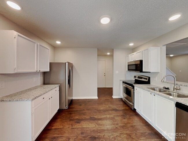 Building Photo - 11350 Northwoods Forest Dr