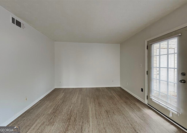 Building Photo - 8577 Parkside Dr