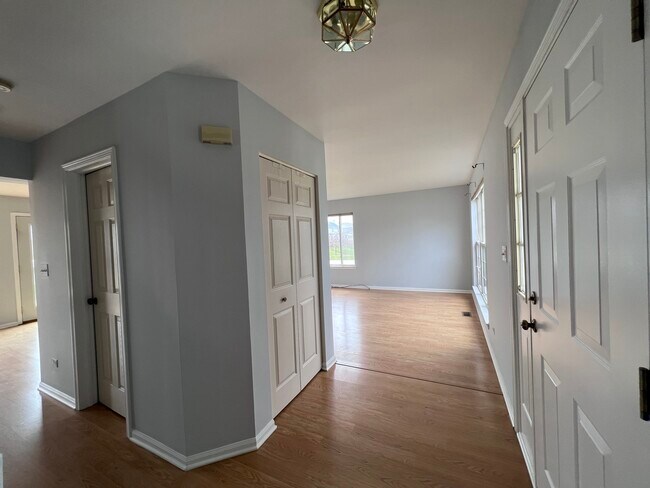 Building Photo - 1120 Mallory Ct