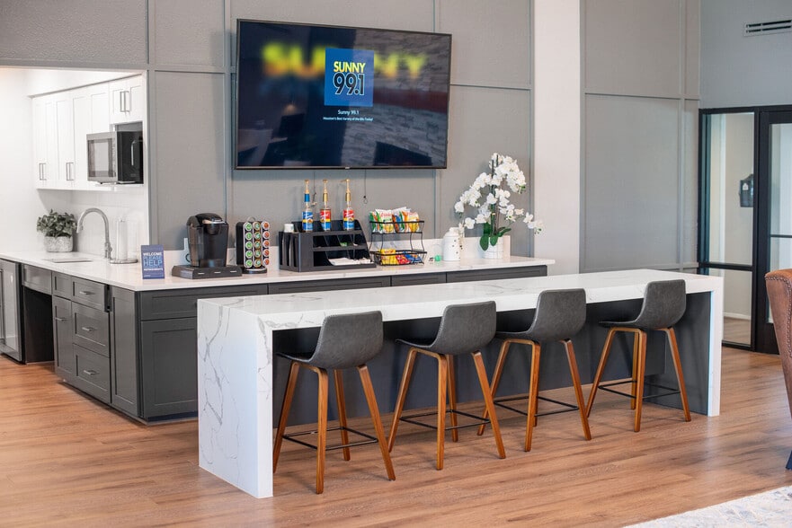 Huntcliff apartments — community photo - Huntcliff