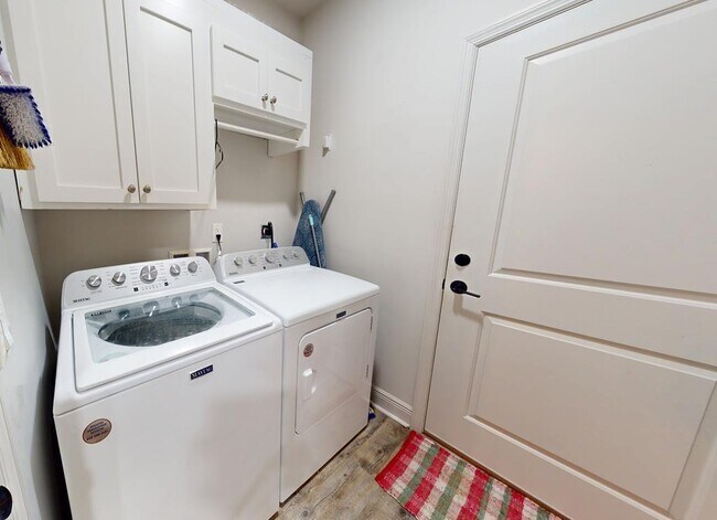 Building Photo - 105 Saunders Cir