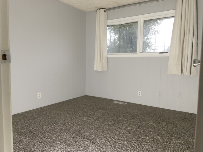 Building Photo - 6613 E 10th Ave