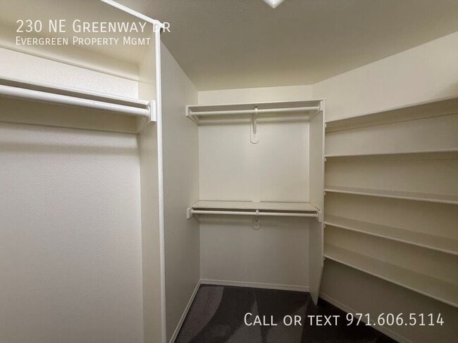 Building Photo - 230 NE Greenway Dr