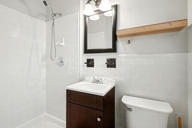 Building Photo - 3107 Valley Ln