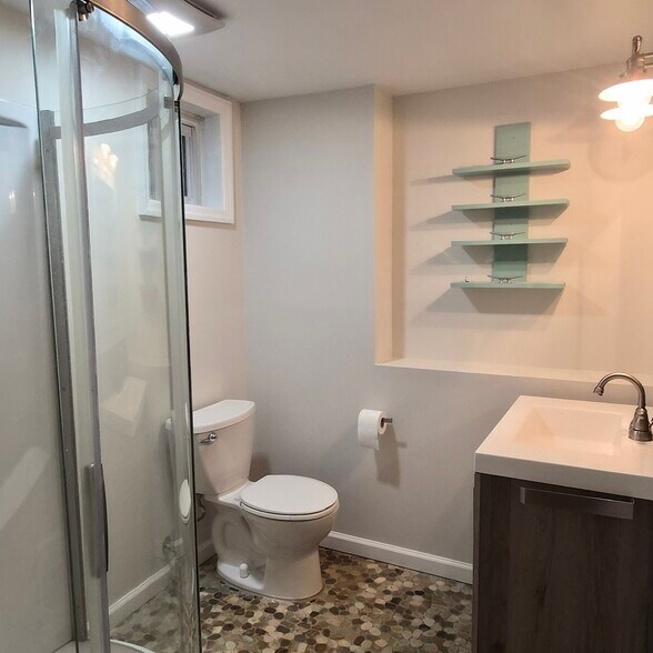Large Bathroom - 113 Shore Rd