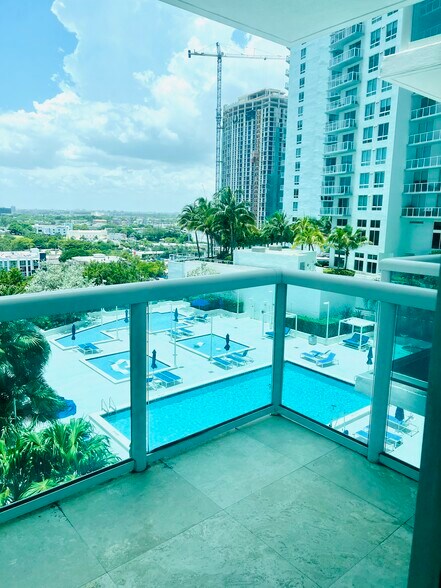 Swimming pool view - 1800 N Bayshore Dr