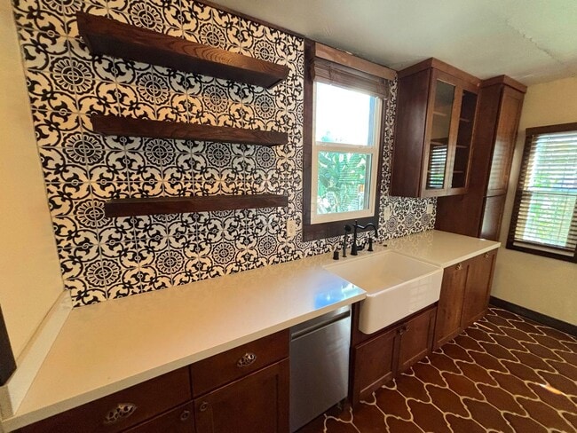 Building Photo - Adorable Spanish 2 bedroom home in the heart of Long Beach