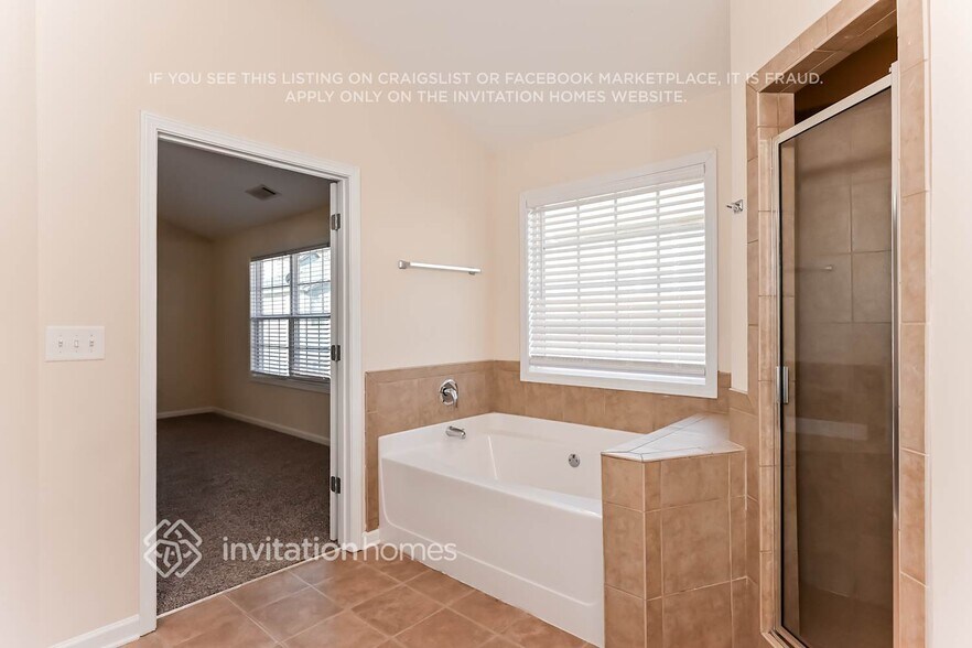 Building Photo - 5519 Chatham Cir NW