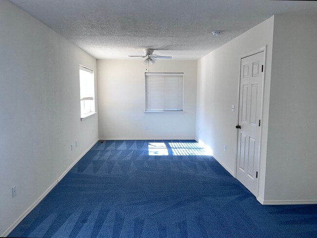 Building Photo - Gated community, 2 Br, 2.5 Ba w/ appliance...