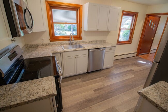 Building Photo - 2 BD 1BA Shaker Schools