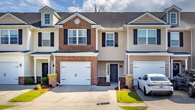 Building Photo - Townhome living in Richmond Hill's Creekside Subdivision - Community Pool and Playground