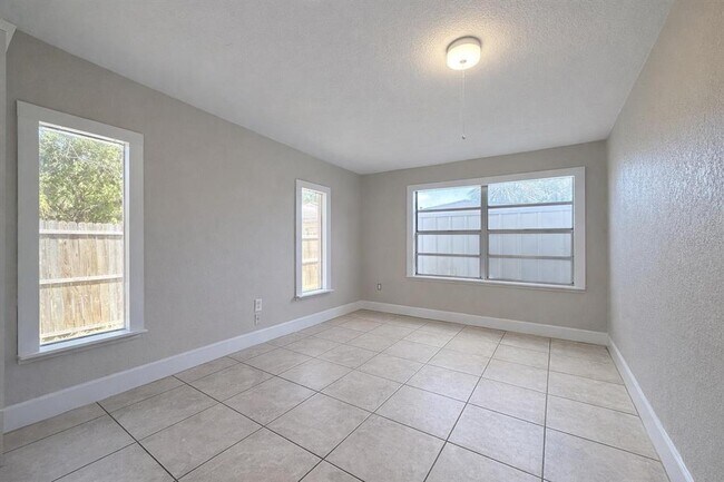 Building Photo - 7018 54th Ave N