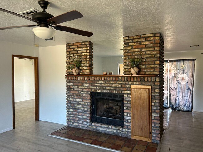 Building Photo - COUNTRY HOME ON 1.26 ACRES