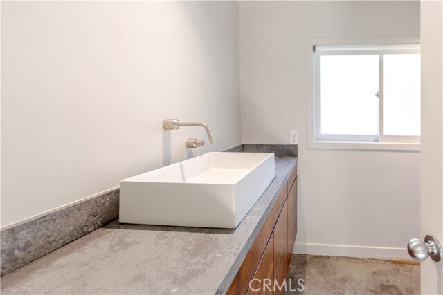 Building Photo - 2412 Canyon Oak Dr