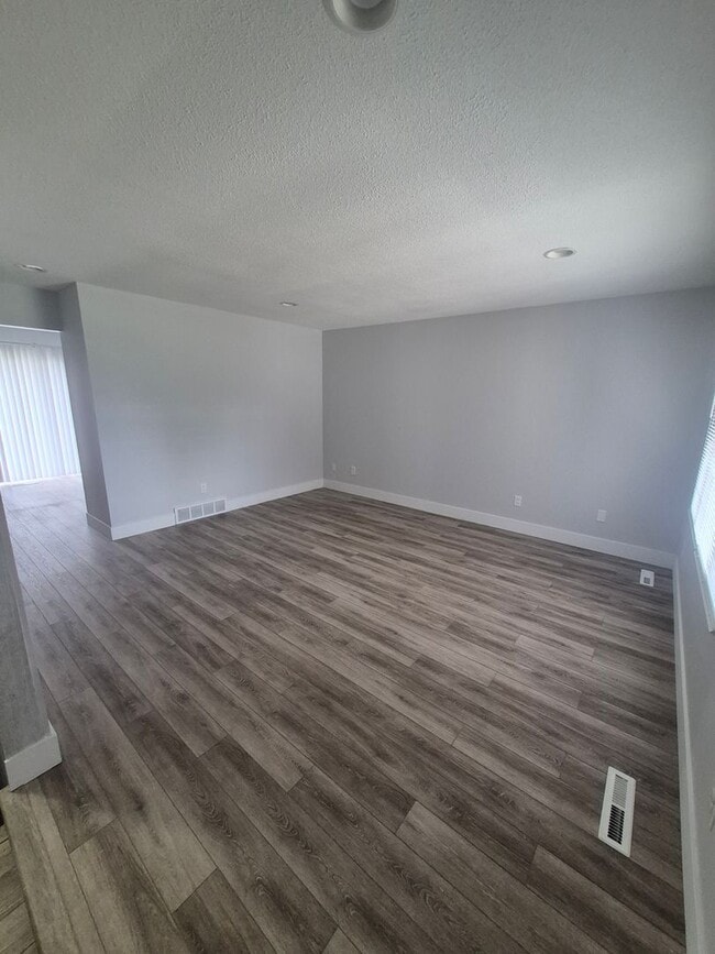 Building Photo - 3581-3583 Peck St SW