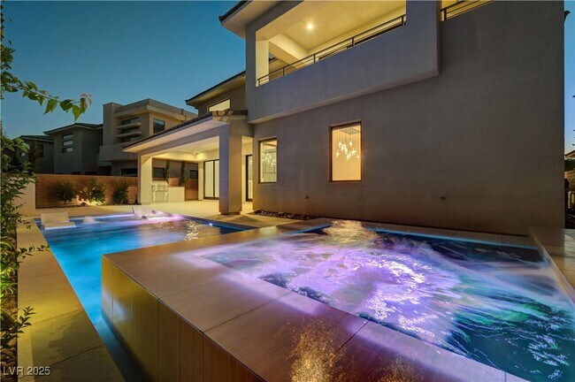 Building Photo - 68 Grey Feather Dr