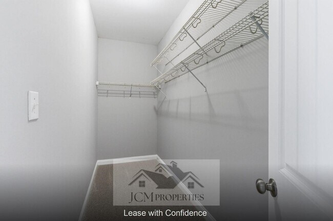 Building Photo - 925 Dawson Creek Way