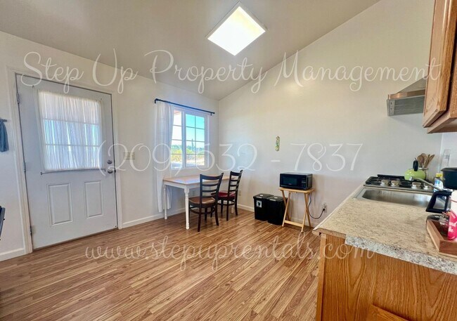 Building Photo - 8440 Ponderosa Way