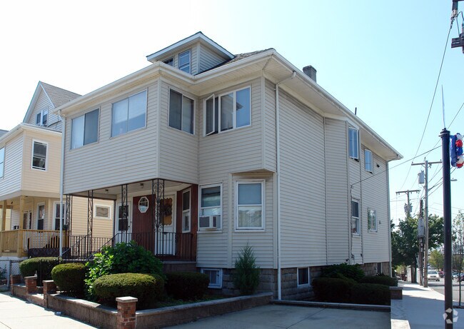 Building Photo - 99 Chelsea St