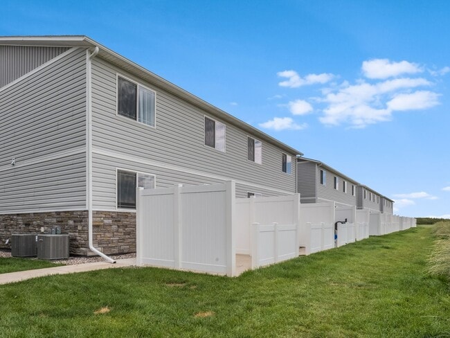 Building Photo - 104 Park View Court