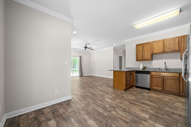 Building Photo - Cute Duplex in the Heart of Pembroke !!
