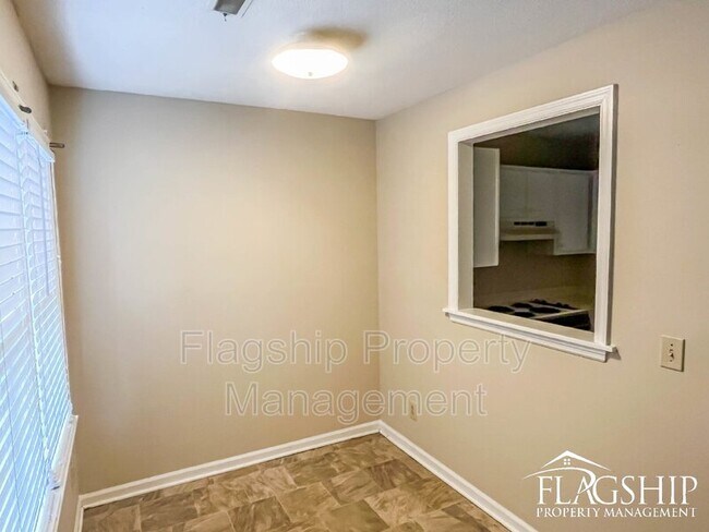 Building Photo - 3412-D N Walnut St