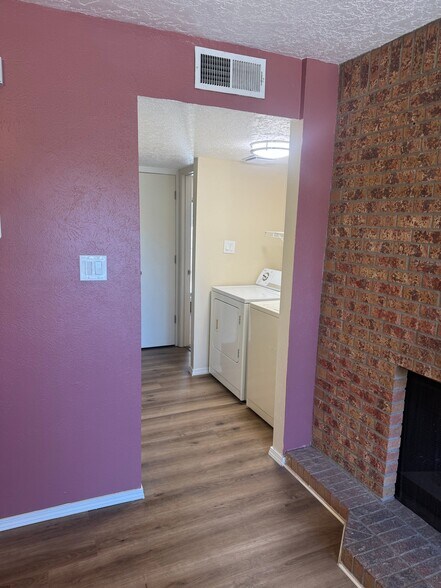 Building Photo - 1326 San Pedro Dr SE