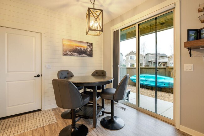 Building Photo - Charming Redmond Craftsman Retreat – Stylish 3-Bed, 3-Bath Home with Community Amenities