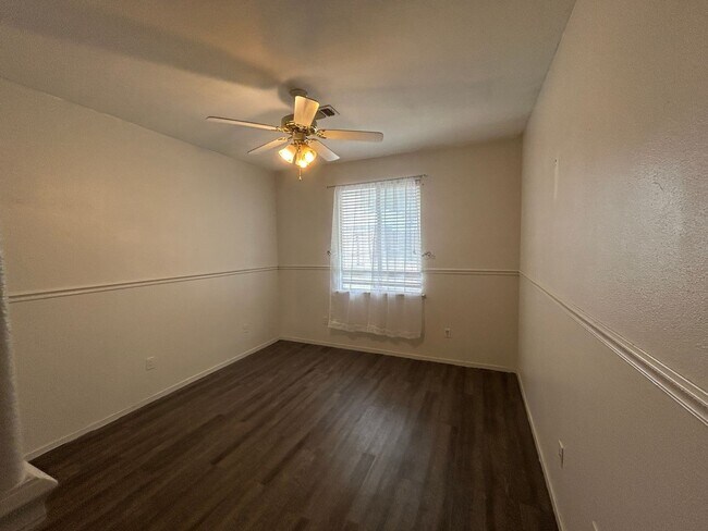 Building Photo - Don't miss seeing this one!